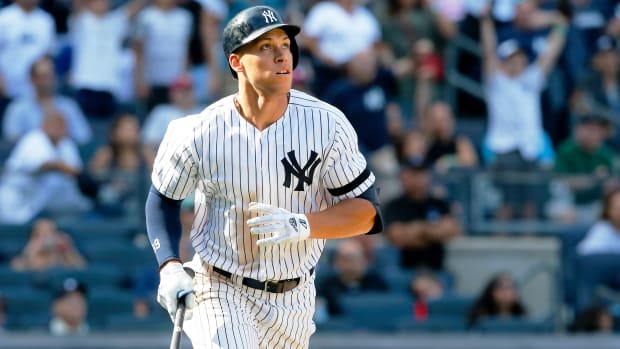 aaron_judge-yankees-clinch-al-east-world-series-topper.jpg
